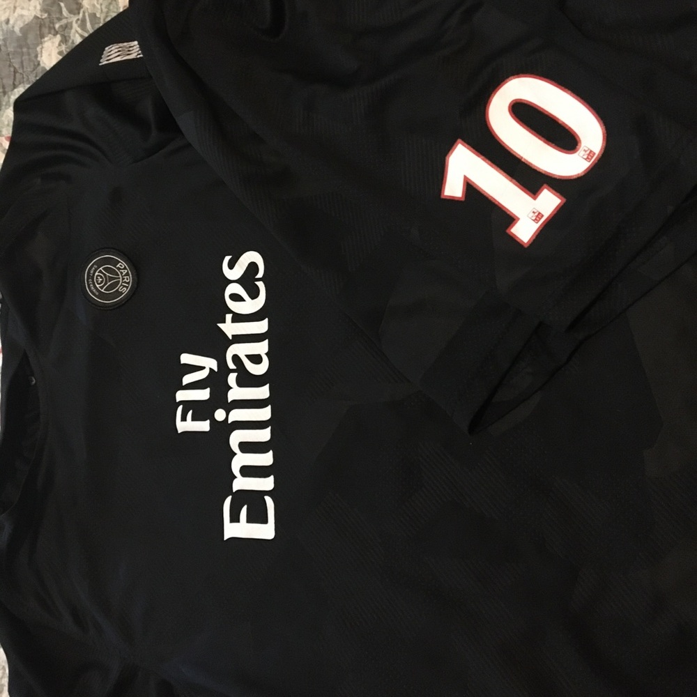 Paris St. Germain Neymar Jr. kit